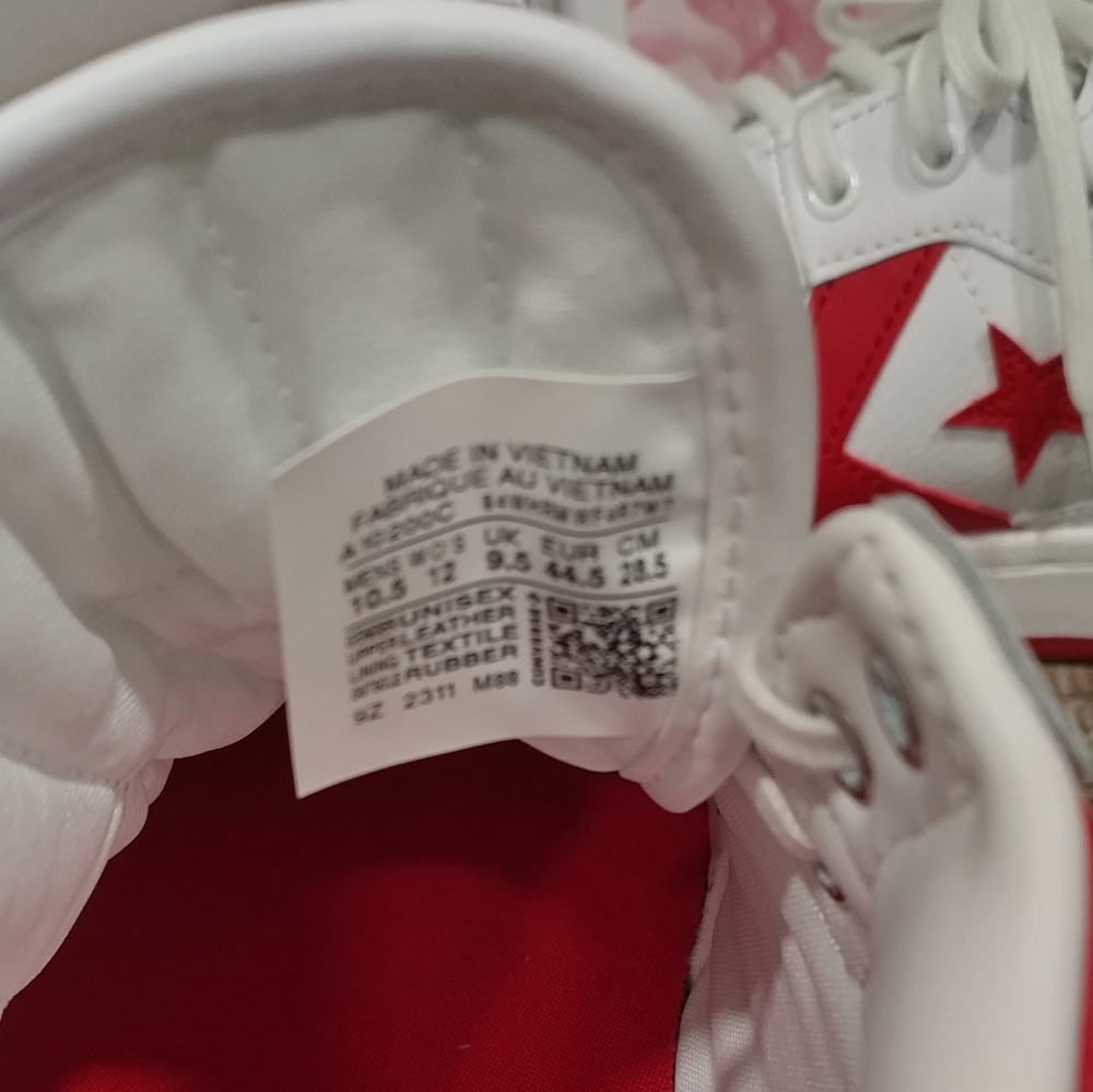 Converse Unisex Cons White and Red Star Sneakers - Picture 14 of 15